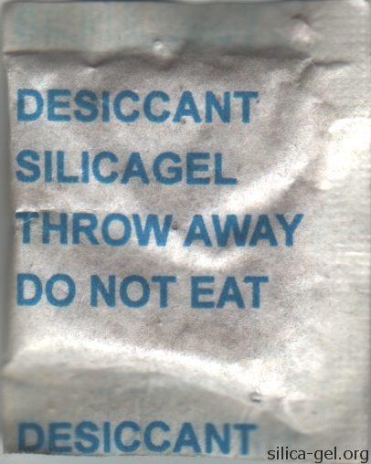 Plain silica gel packet with blue text.