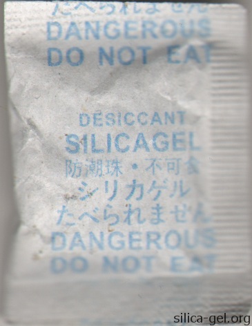 Silica Packet With Writing in Japanese and English